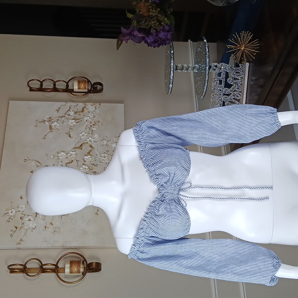 Adika Striped Off-Shoulder Long Sleeves Crop Top. Size S